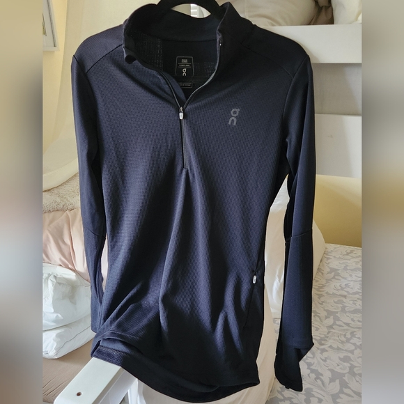 On Running Tops - ON women's climate shirt black quarter zip Sweater Hiking Running Base Layer L